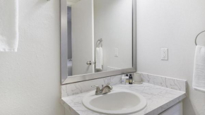 Landing at Woodhill - 1 Bedroom in Denton